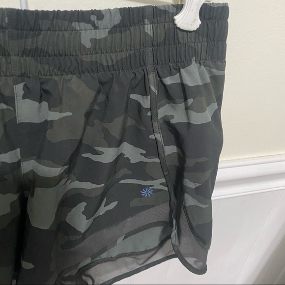 Athleta Mesh Racer Run Shorts 4’’ - Picture 10 of 12